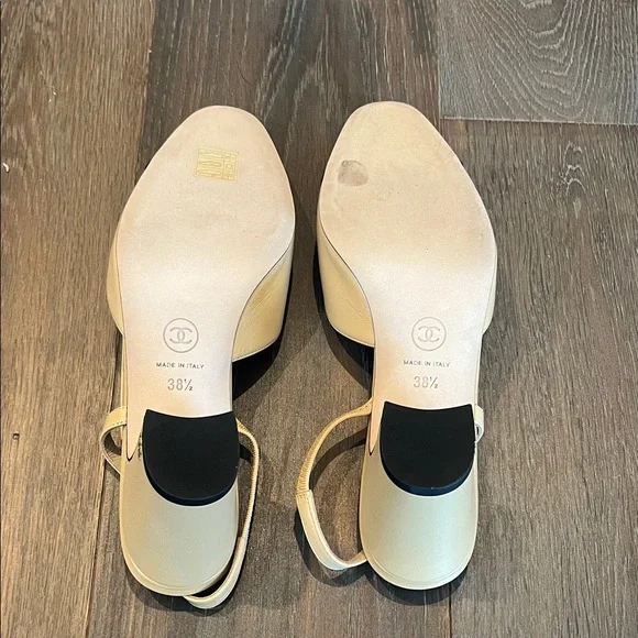 38.5 BRAND NEW CHANEL Two-Tone Beige and Black Heels - Picture 6 of 6